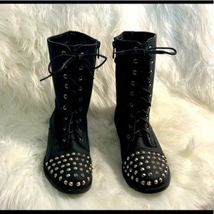 BAMBOO BLACK SPIKED WOMANS ANKLE BOOTS. SIZE 8M.